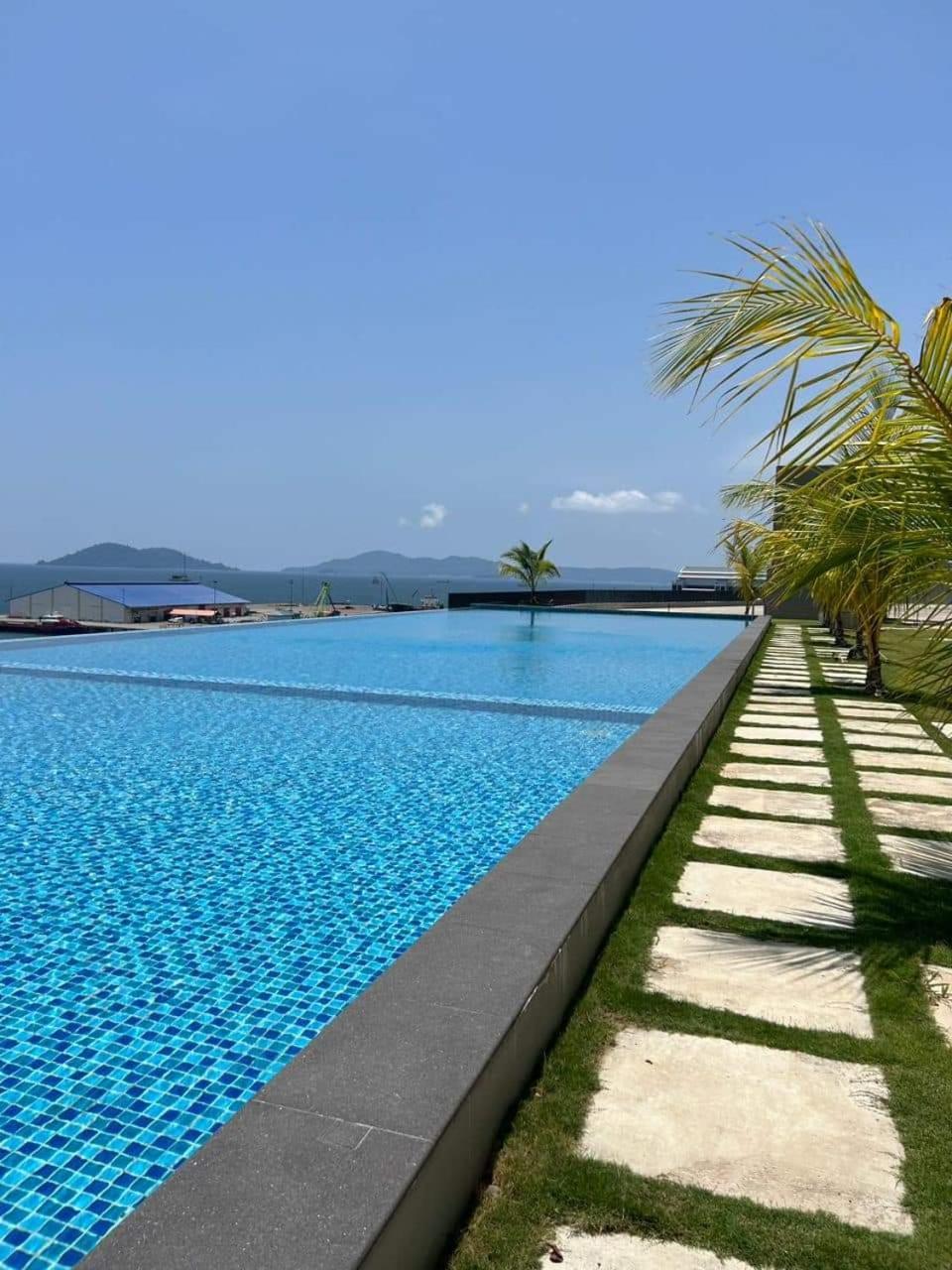 Hotel Jesselton Quay Sea View Kota Kinabalu Exterior foto